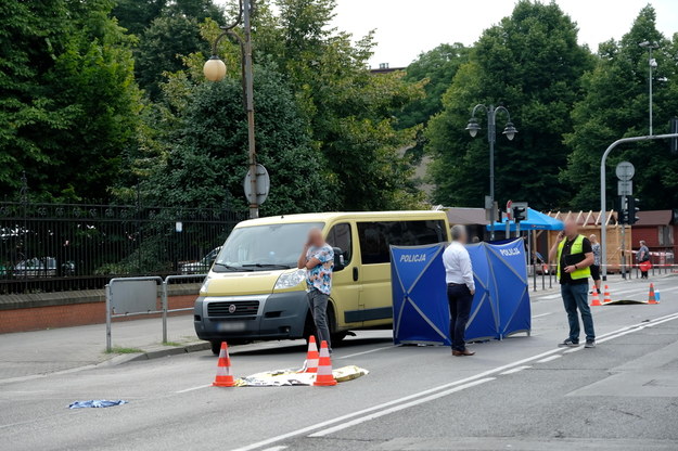 Do wypadku doszło w sobotę rano u zbiegu ulic Mickiewicza i Stawowej w ścisłym centrum Katowic /Hanna Bardo /PAP