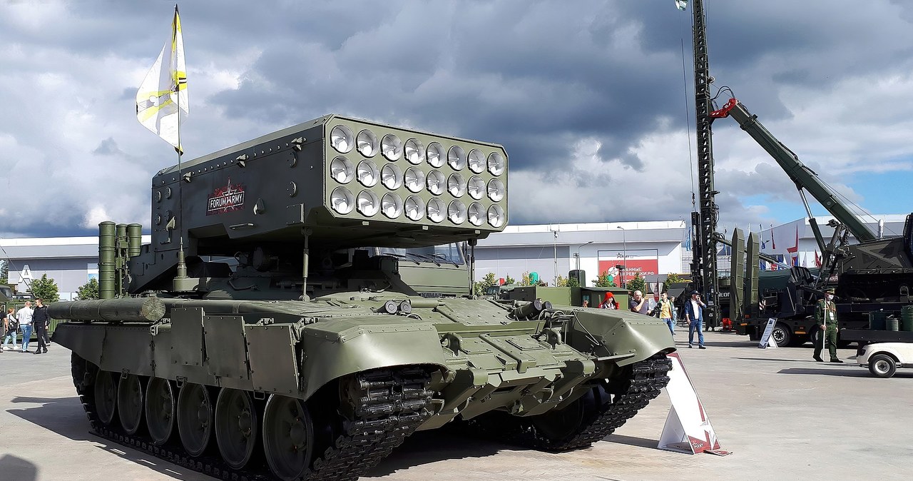 Do wystrzeliwania broni termobarycznej Rosjanie używają wyrzutni TOS-1. Obecnie rakiety termobaryczne to najcięższa broń w rosyjskim arsenale niezawierająca ładunku nuklearnego /Kiris Borisenko