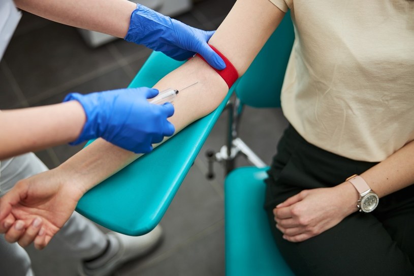 Do zakażenia wirusem HCV może dojść w szpitalu, np. w trakcie pobierania krwi /123RF/PICSEL