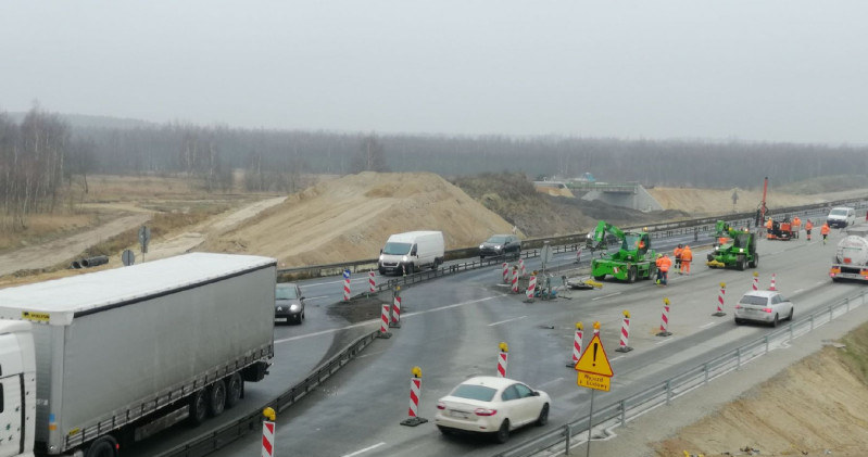 Do zakończenia budowy drogi jeszcze daleko /GDDKiA