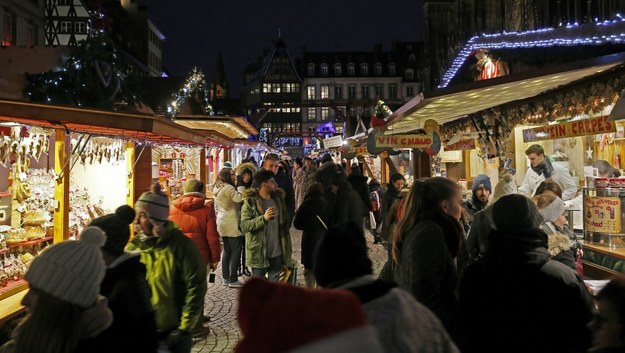 Do zamachu doszło na jarmarku bożonarodzeniowym w Strasburgu /RONALD WITTEK /PAP/EPA