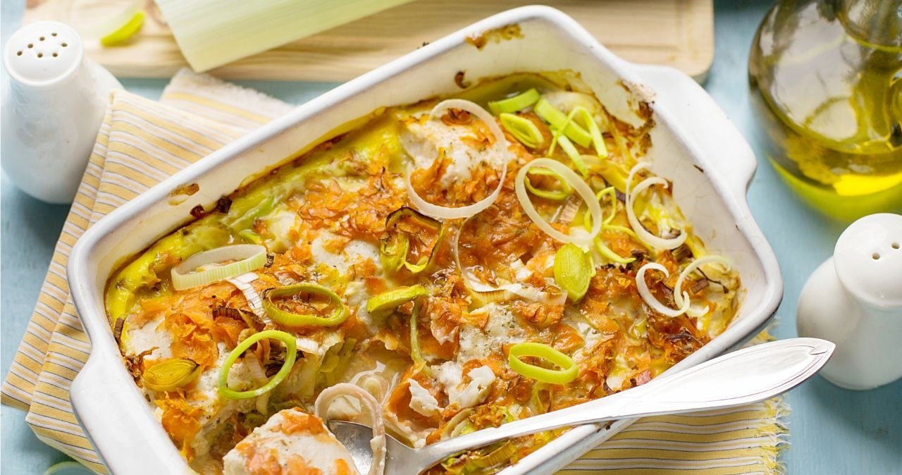 Do zapiekanki rybnej wspaniale pasuje dodatek pora /larik_malasha /Canva Pro