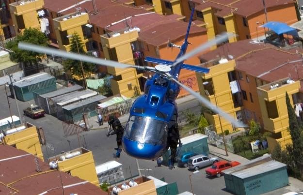 Do zatrzymania złodzieja komórki policja wykorzystała nawet helikopter. Przestępca jednak zbiegł... /AFP
