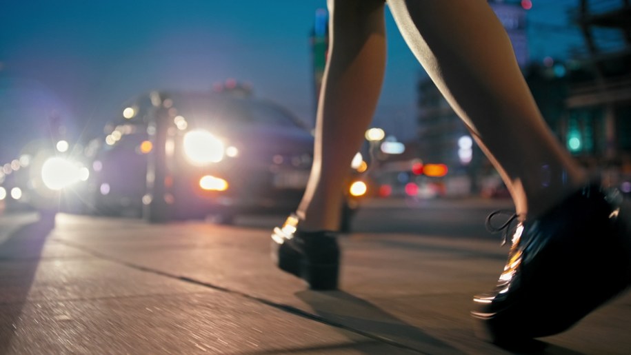 Do zbiorowego gwałtu miało dojść na trasie Warszawa - Janki /Shutterstock