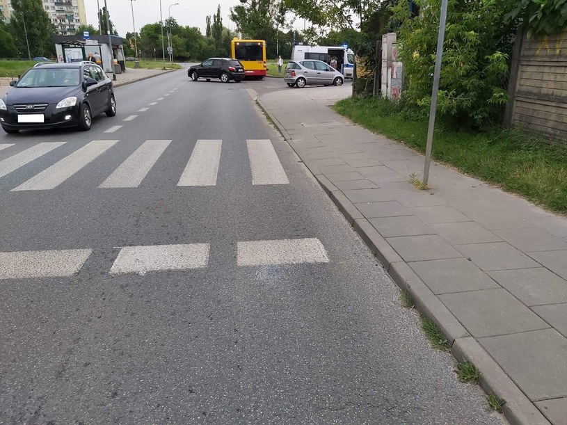 Do zdarzenia doszło na przejściu. Pieszy wszedł wprost pod jadący autobus /Policja