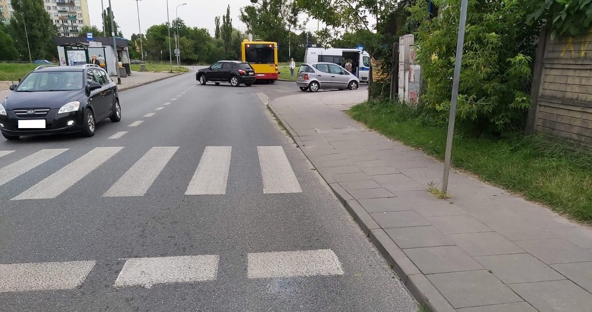 Do zdarzenia doszło na przejściu. Pieszy wszedł wprost pod jadący autobus /Policja