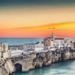 Do złudzenia przypomina Santorini. Tu jest jednak taniej i mniej tłoczno 