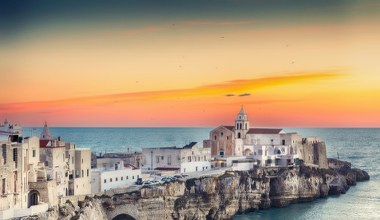 Do złudzenia przypomina Santorini. Tu jest jednak taniej i mniej tłoczno 