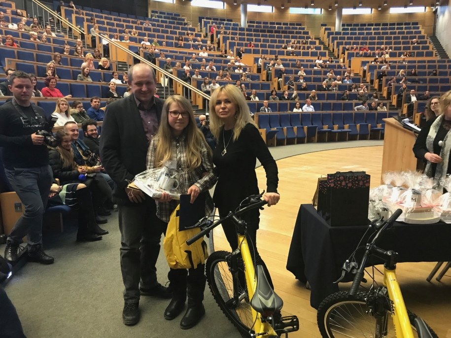 Do zwycięzców Dyktanda w kategorii otwartej i Junior trafiły atrakcyjne nagrody! Odbierali je m.in. z rąk dziennikarki RMF FM Ewy Kwaśny /Marek Suder /RMF FM