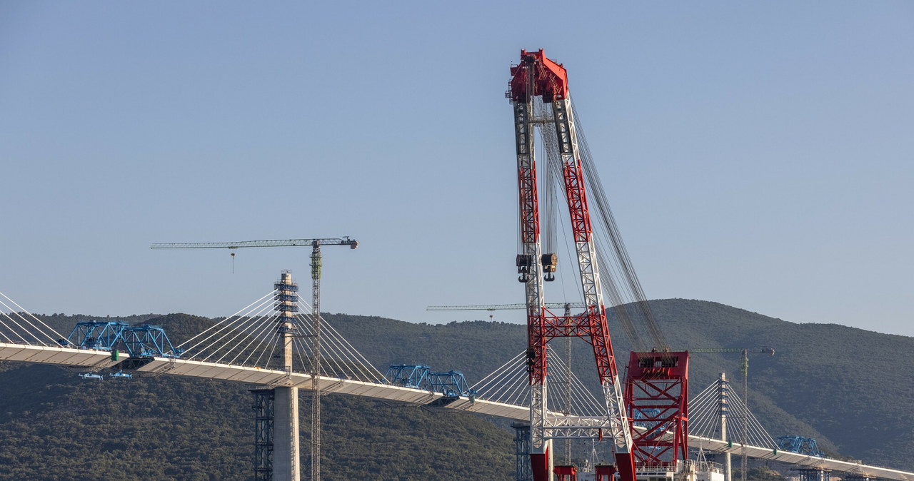 Dobiega końca budowa najważniejszej inwestycji drogowej w Chorwacji - mostu na półwysep Peljesac /Bauer /Reporter