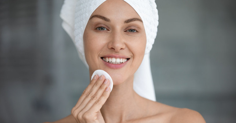 Dobierając pielęgnacje skóry, warto kierować się przede wszystkim składem kosmetyków /123RF/PICSEL