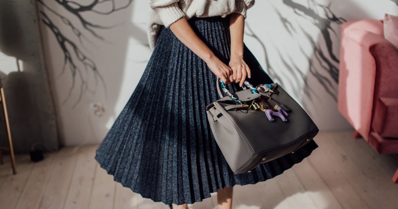 Dobór butów do spódnicy to często niemałe wyzwanie /123RF/PICSEL