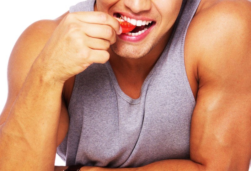 Dobra dieta to nie tylko kształtowanie sylwetki, ale i dbałość o zęby... /123RF/PICSEL