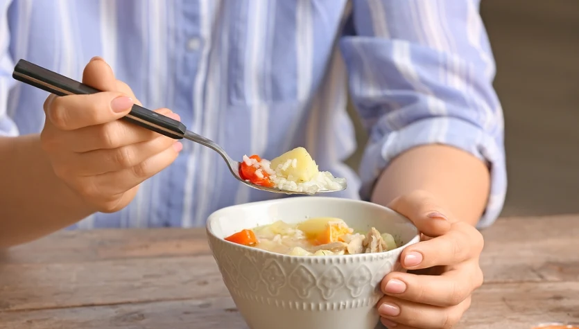 Dobra dla żołądka i jelit, pomaga oczyścić organizm. Dieta lekkostrawna jest smaczniejsza niż sądzisz