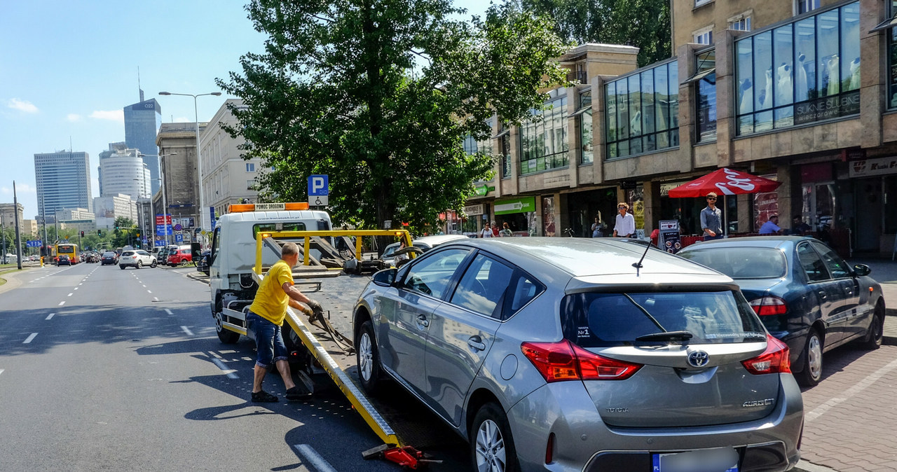 Dobre assistance pomoże kierowcy w wielu podbramkowych sytuacjach. Niektórzy próbują na tym nieuczciwie zarobić (zdjęcie ilustracyjne) /Jacek Dominski/ /Reporter