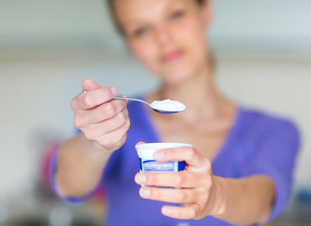 Dobre bakterie znajdują się m.in. w jogurtach /123RF/PICSEL