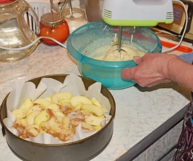 Dobre i zdrowsze zastępstwo dla białego cukru. Kawa ma oryginalną nutę, a szarlotka zyskuje niepowtarzalny smak