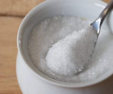 Dobre zamienniki cukru do kawy czy herbaty. Przy niektórych uważaj na ilość