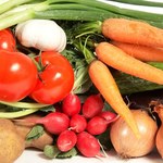 Dobre zbiory - ceny warzyw i owoców niższe niż przed rokiem