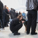 ​"Dobro unosiło się w powietrzu". Długa kolejka po psa w schronisku