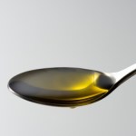 Dobry olej dla seniorów i dbających o serce. Łyżka dziennie pomoże zadbać o cholesterol i usunie toksyny z organizmu