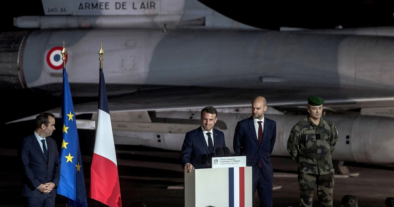 Dobry rok dla francuskich firm zbrojeniowych. Na zdj. są m.in. prezydent Francji Emmanuel Macron oraz francuski minister obrony Sébastien Lecornu /Nicolas MESSYASZ / POOL / AFP /AFP