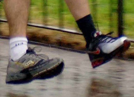 Dobry wybór butów to podstawa uprawiania joggingu /AFP