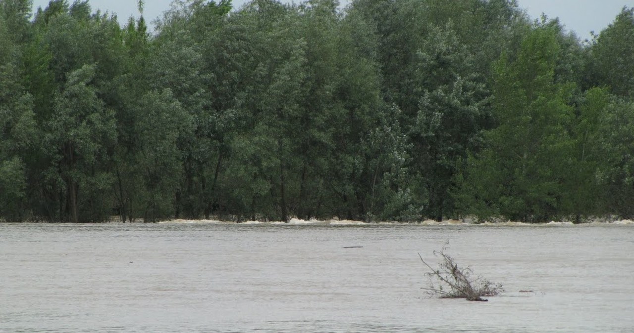 Dobrzyków: Wysadzenie wałów nie przyniosło spodziewanych efektów