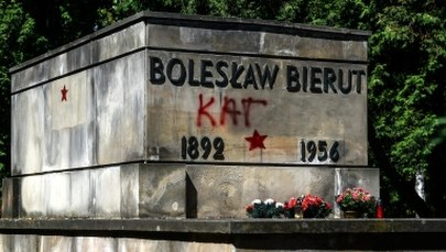 Dochodzenie ws. zdewastowania grobu Bieruta prowadzi policja, nie prokuratura