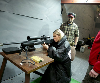 Doda z karabinem trenuje przed premierą "Pitbulla"