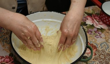 Dodaj do ciasta zamiast masła. Będzie kremowe, puszyste, nie ma mowy o zakalcu