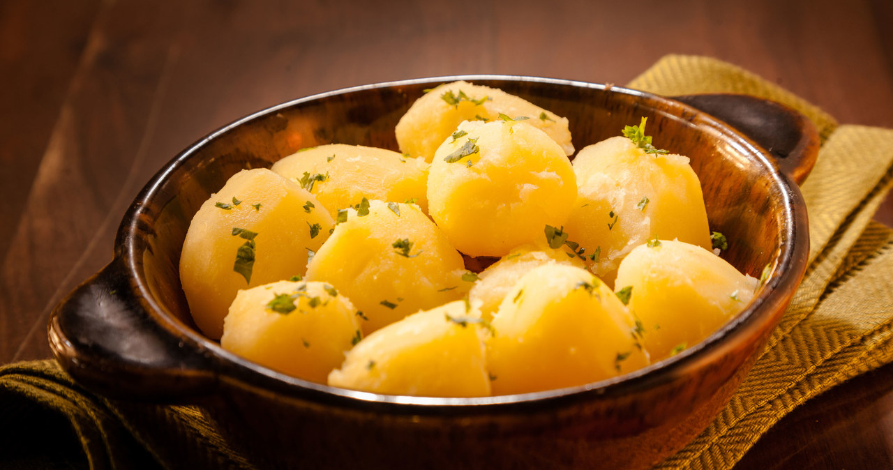 Dodaj do gotowania swoje ulubione zioła - ziemniaki będą mieć wspaniały aromat /123RF/PICSEL