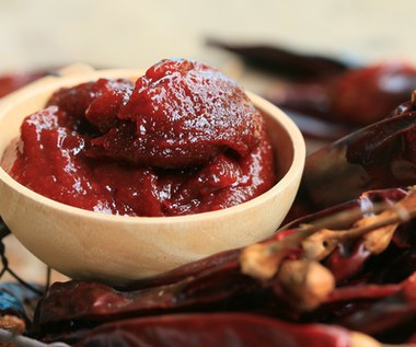 Dodaj do gulaszu albo zupy. Gochujang to spalacz tłuszczu i pogromca toksyn