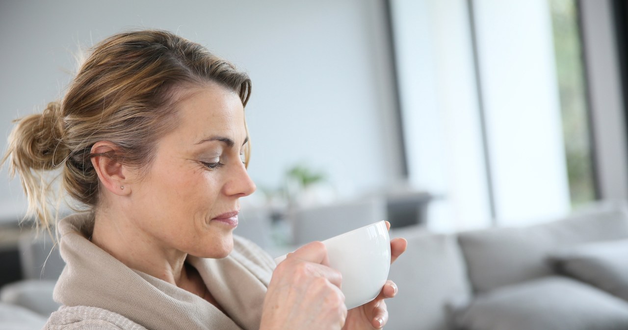 Dodaj do kawy nieco cynamonu, a wspomoże twoją dietę /123RF/PICSEL