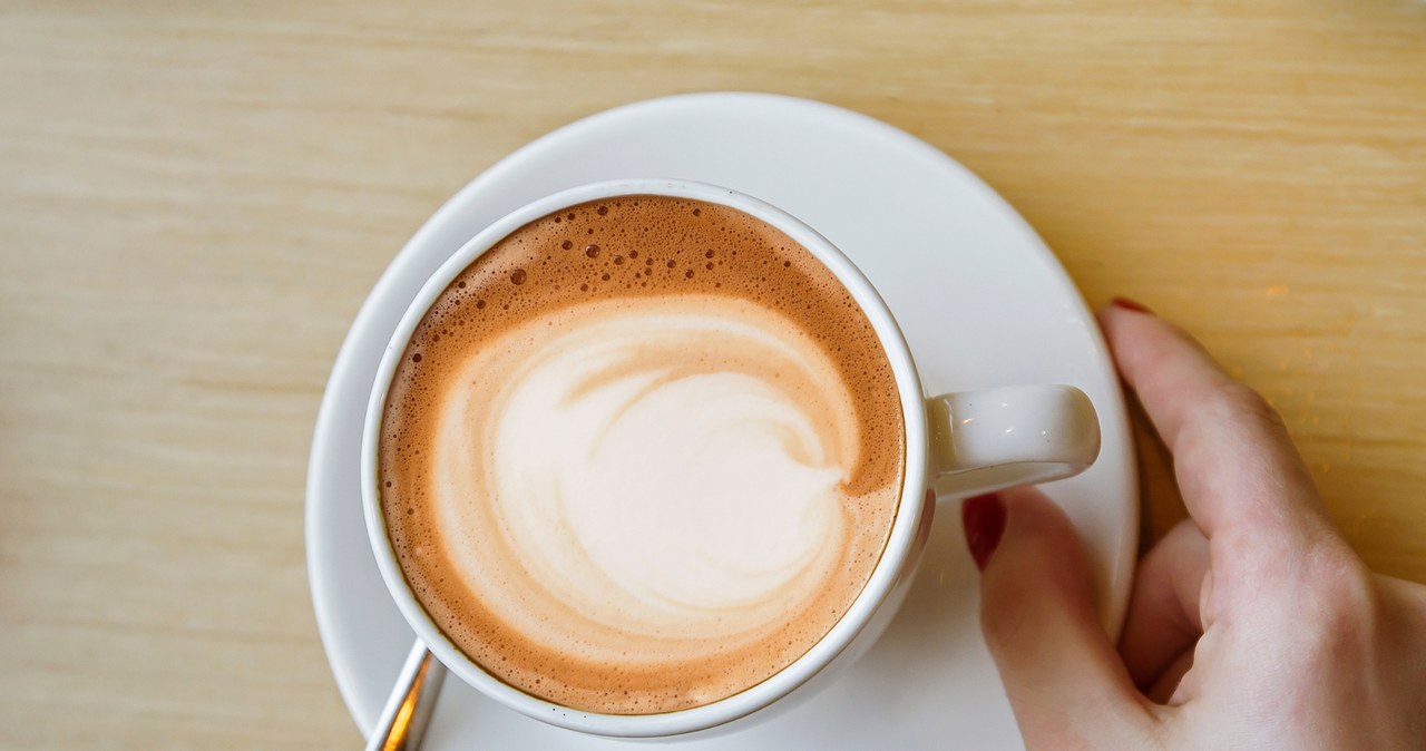 Dodaj do kawy nieco cynamonu, a wspomoże twoją dietę /123RF/PICSEL