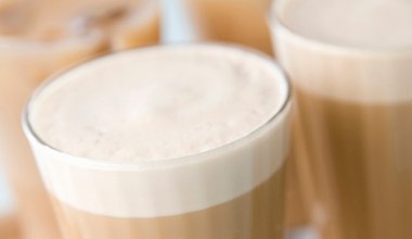 Dodaj do kawy zamiast zwykłego mleka. Kobiety po 50. powinny stosować regularnie