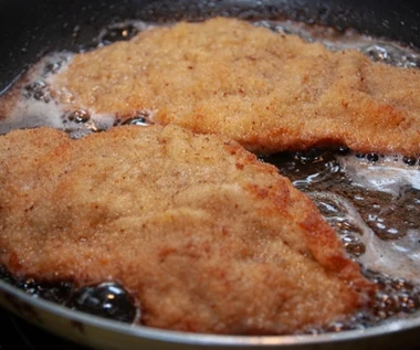 Dodaj do mleka i mocz schabowe przed smażeniem. Kotlety są kruche, soczyste, rozpływają w się ustach