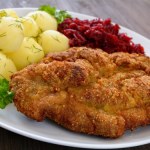 Dodaj do mleka i namocz schabowe przed smażeniem. Kotlety będą kruche, soczyste i delikatne w smaku