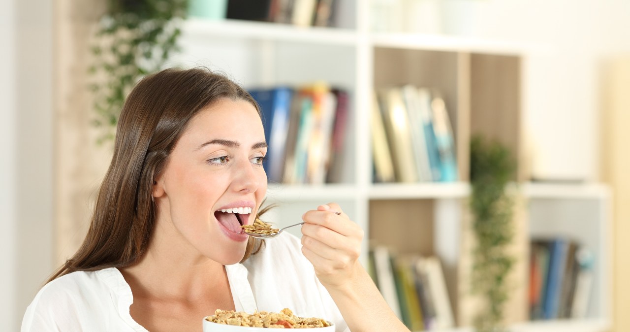 Dodaj do skyru podczas śniadania, metabolizm ruszy z kopyta /antonioguillem /Pixel