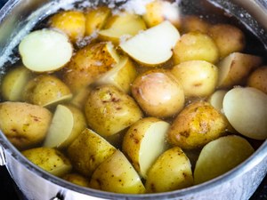 Dodaj do ziemniaków, a żołądek ci podziękuje. Na dobre zapomnisz o soli