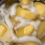 Dodaj do ziemniaków. Szybciej się ugotują, a o smak wszyscy będą pytać