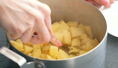 Dodaj do ziemniaków zamiast masła lub śmietany. Będą zdrowsze, bardziej kremowe i nie pójdą w boczki