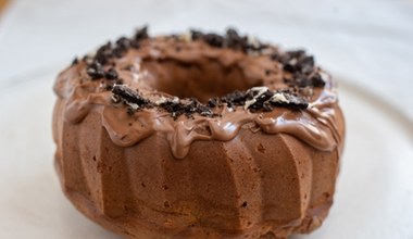 Dodaj kilka łyżek do ciasta. Stanie się wilgotne, aksamitne i słodkie