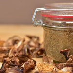 Dodaj łyżeczkę do ciepłej wody i pij na czczo. Rozruszasz jelita i ochronisz stłuszczoną wątrobę