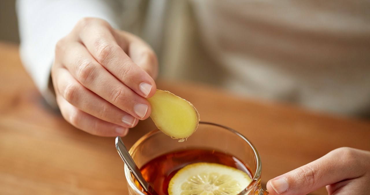 Dodaj łyżeczkę do ciepłej wody. Naturalny trik z Azji na "rozbudzenie" jelit /123RF/PICSEL