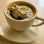 Dodaj szczyptę do kawy zamiast cynamonu. Aromatyczna petarda pobudzi i przyspieszy metabolizm