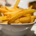 obiady domowe Dodaję 1 łyżeczkę tego produktu. Dzięki temu frytki są chrupiące i złociste