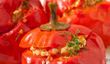 Dodaję do mięsa zamiast ryżu i faszeruję paprykę. To popisowe ciepłe danie na andrzejki, goście są zachwyceni 