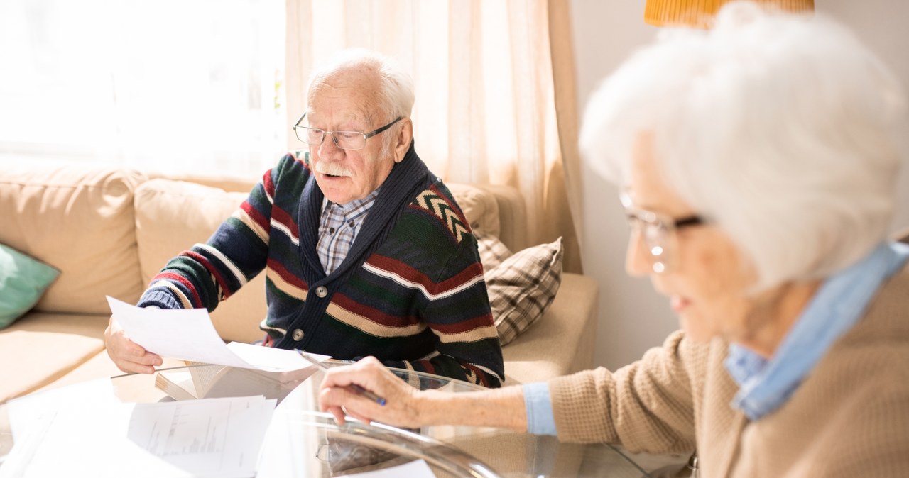 Dodatek do emerytury to kilka finansowych świadczeń. Co ZUS wypłaca emerytom? /123RF/PICSEL