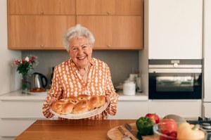 Dodatki dla seniorów po waloryzacji będą wyższe. Kwoty pozytywnie zaskakują